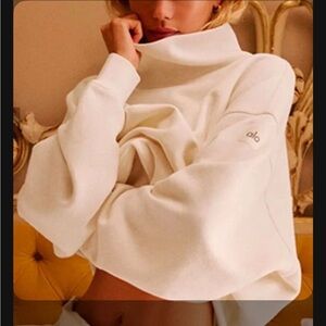 ALO Yoga Womens hazy mock neck pullover, Sold out online size S NWT